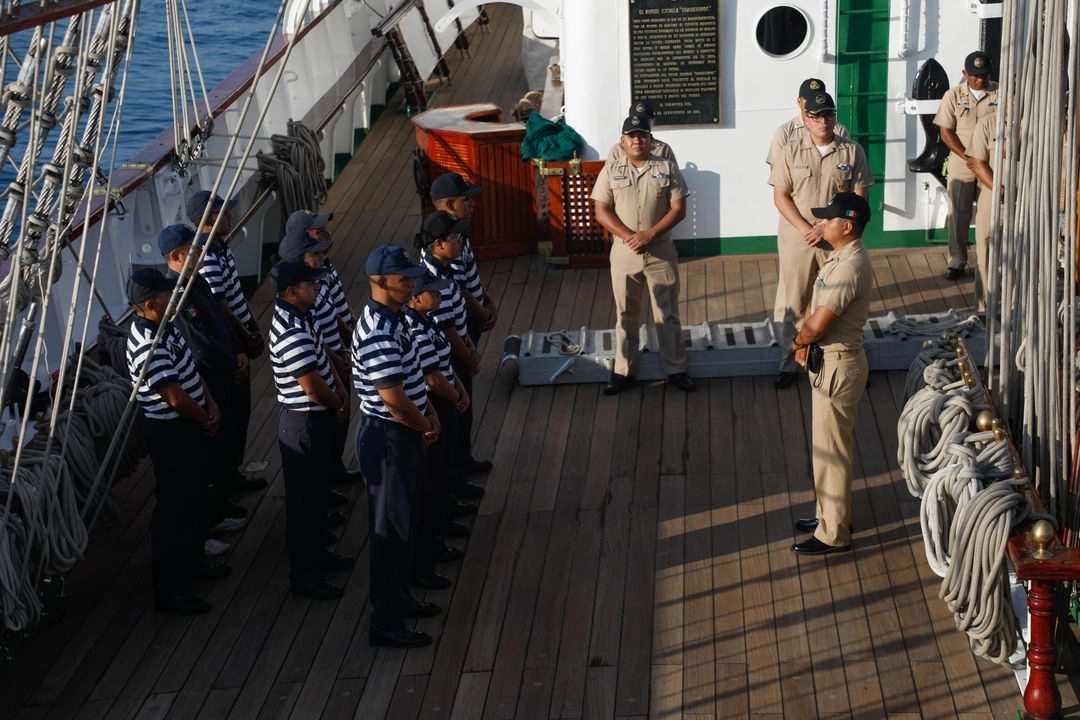 El Buque Escuela Cuauhtémoc prepara su llegada al Puerto de Acapulco, el 11 de marzo de 2025. 
