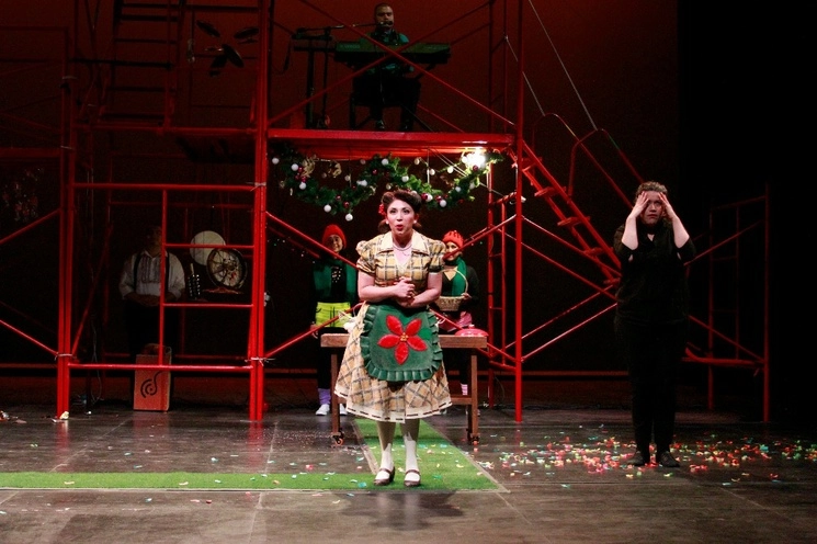El grupo teatral también ha profesionalizado a personas ciegas que buscan actuar. Arriba, un momento de la puesta en escena. Foto cortesía de Héctor Ortega 