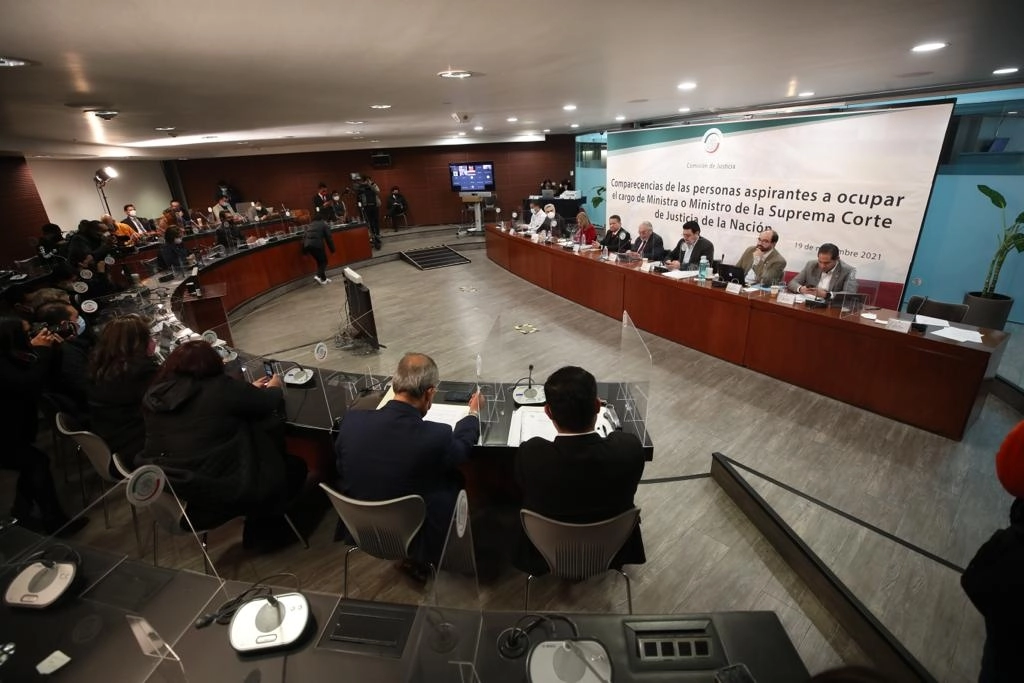 Inician las comparecencias de los candidatos a ministro de la Suprema Corte de Justicia de la Nación, en la Comisión de Justicia de la Cámara de Senadores -encabezada por el senador Julio Ramón Menchaca-. En la foto, Bernardo Bátiz Vázquez primer compareciente. Foto José Antonio López