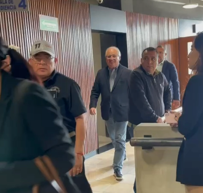 El ex gobernador, Graco Ramírez, en los juzgados de Atlacholoaya, Xochitepec, el 7 de enero de 2025. Foto 'La Jornada'