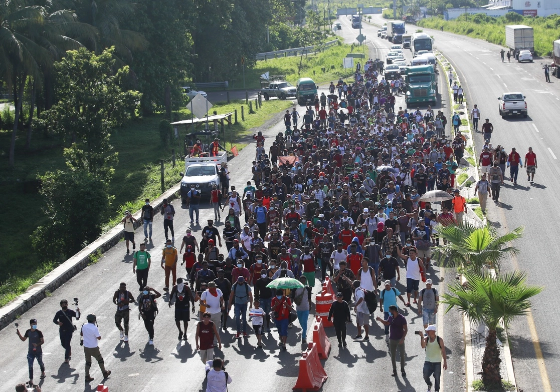 Extranjeros en la Caravana Migrante durante su paso por Chiapas. Foto Víctor Camacho