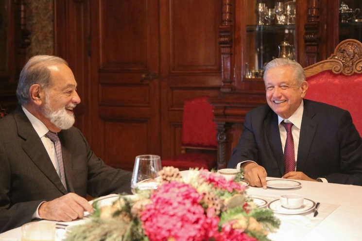 Carlos Slim y el presidente López Obrador durante un desayuno en Palacio Nacional. Foto Cuartoscuro / Archivo 