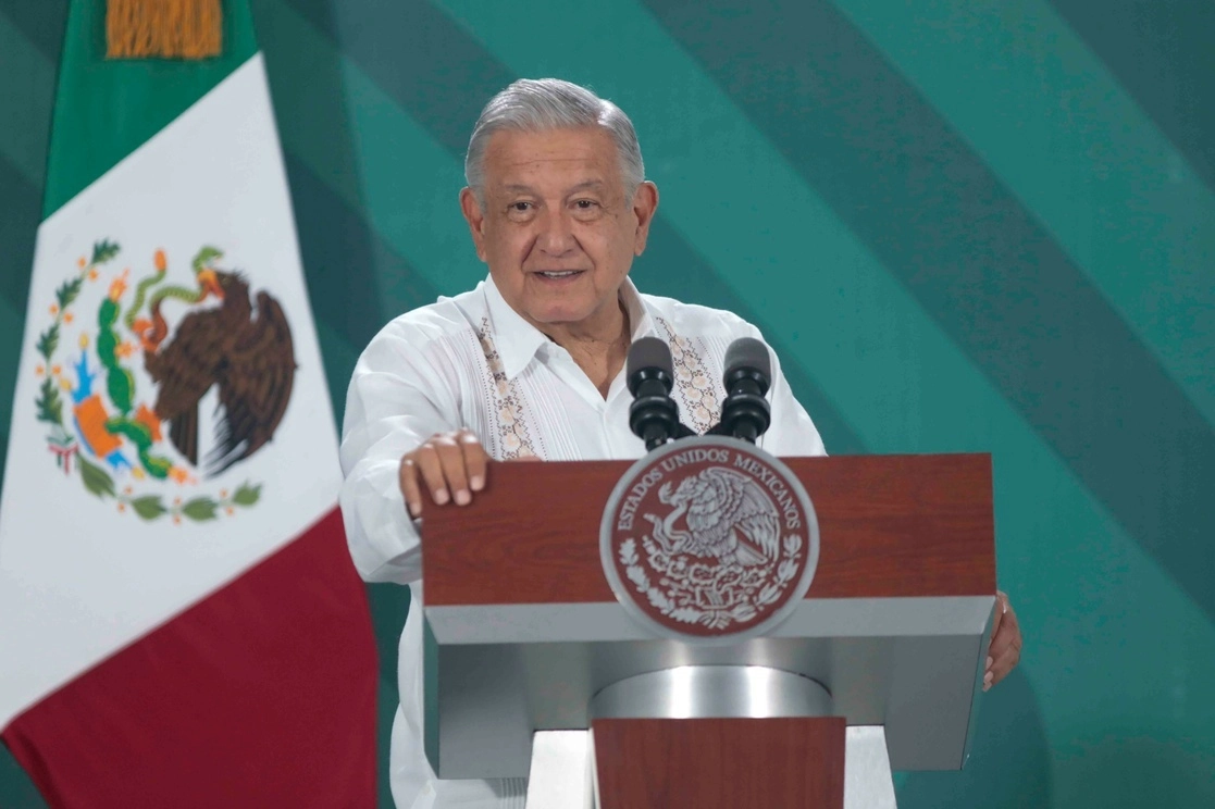 El presidente Andrés Manuel López Obrador durante la conferencia de prensa matutina en Santa María Huatulco, Oaxaca. Foto Presidencia


