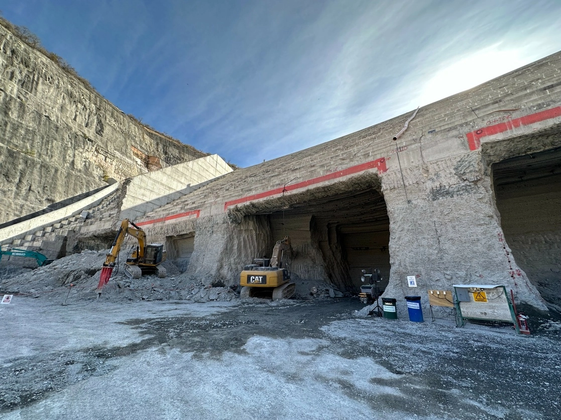 Aspectos de las obras que supervisó el mandatario. Foto Presidencia