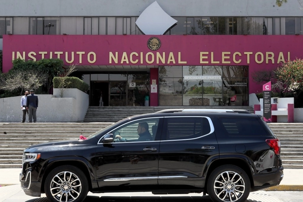 Fachada de las oficnas del Instituto Nacional Electoral, en CDMX. Foto Roberto García Ortiz / Archivo