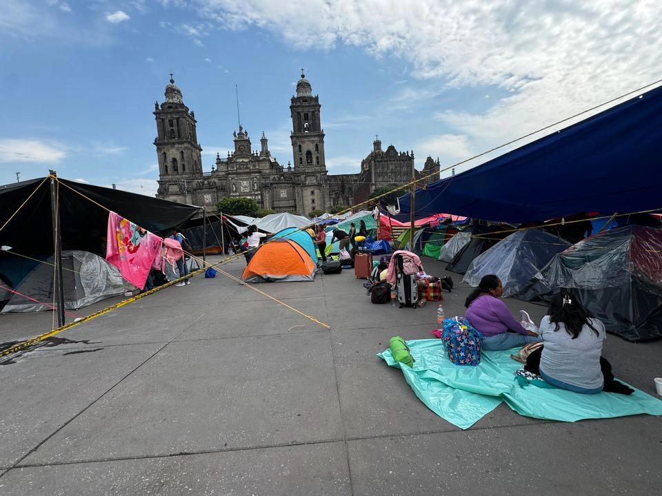 Campamento de maestros de la CNTE en el Zócalo de la Ciudad de México, el 2 de junio de 2025. Foto 