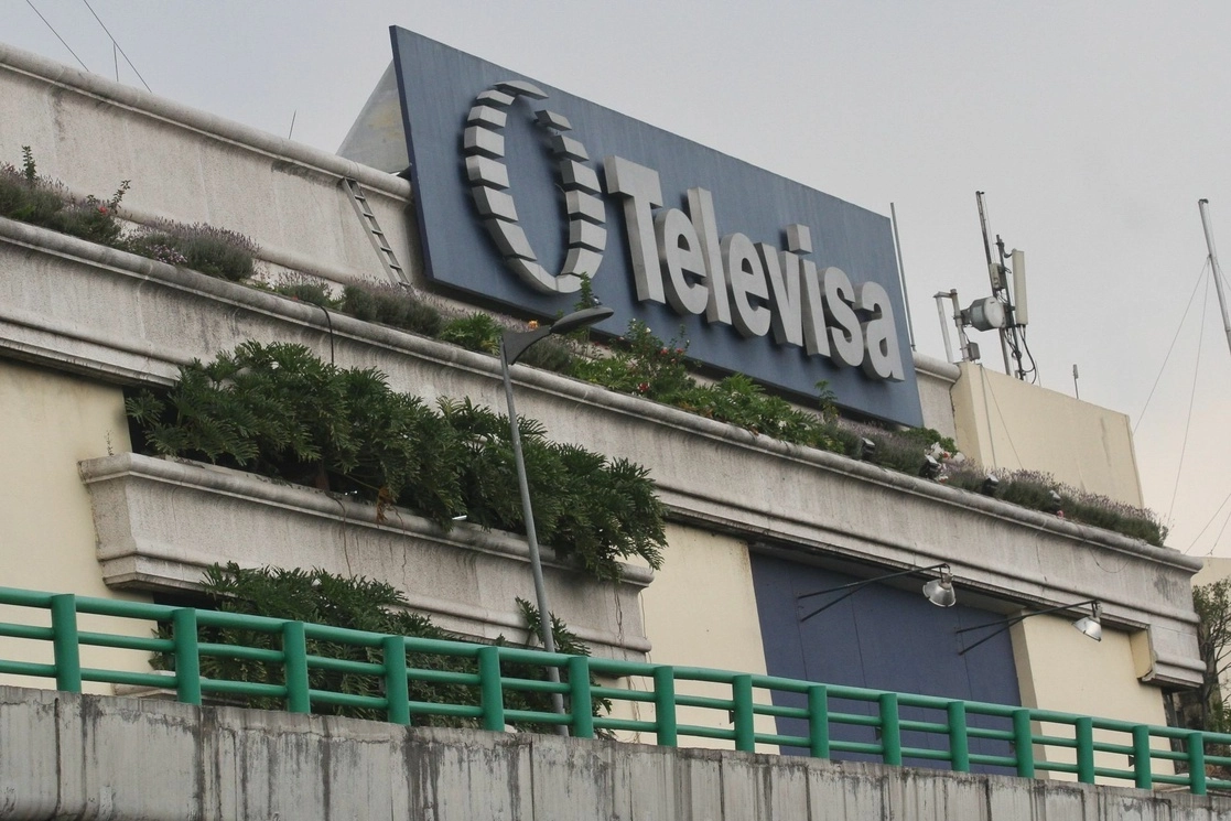 El Grupo Televisa llegó a un acuerdo de 95 millones de dólares para resolver una demanda de un inversor estadunidense que acusa a la emisora mexicana de sobornar a los funcionarios de futbol de la FIFA para ganar los derechos de cuatro torneos de la Copa del Mundo. Foto Cuartoscuro / Archivo