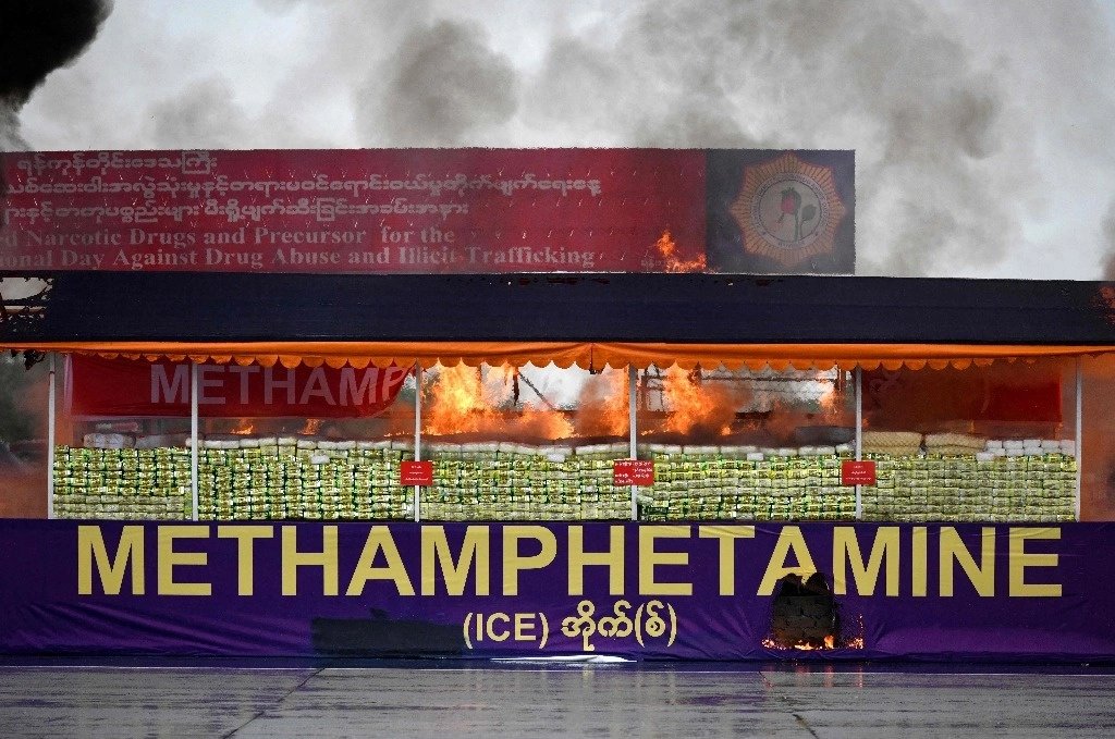 Destrucción de metanfetaminas en imagen de archivo. Foto Afp