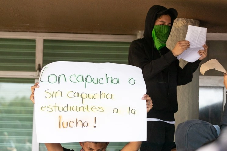 Estudiantes del CCH Azcapotzalco marcharon a rectoría para exigir atención a su pliego petitorio. Foto Archivo / Pablo Ramos