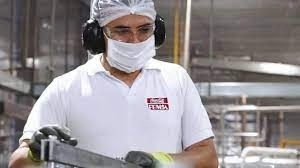 Empleado de Femsa en imagen de archivo. Foto Cortesía