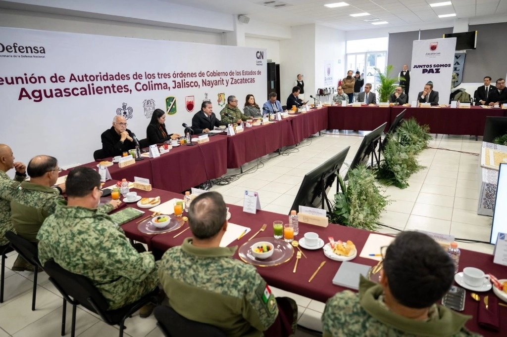 Los gobernadores de los estados de Aguascalientes, Colima, Jalisco, Nayarit y Zacatecas, sostuvieron una reunión con  mandos del Ejército Mexicano en Zacatecas. Foto @DavidMonrealA
