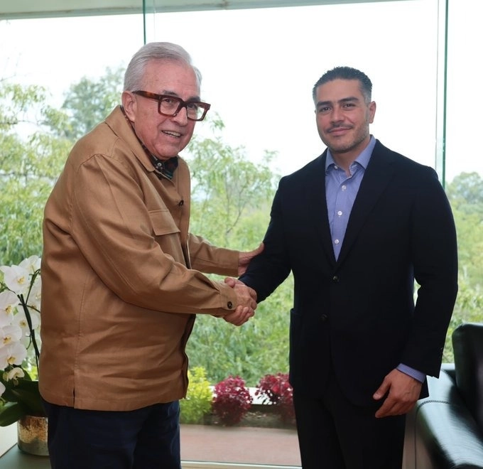 "A propuesta del Srio. exploramos la posibilidad de que el gabinete de seguridad del @GobiernoMX sesione en Sinaloa en próximas fechas", posteó el mandatario. Foto @rochamoya_ 