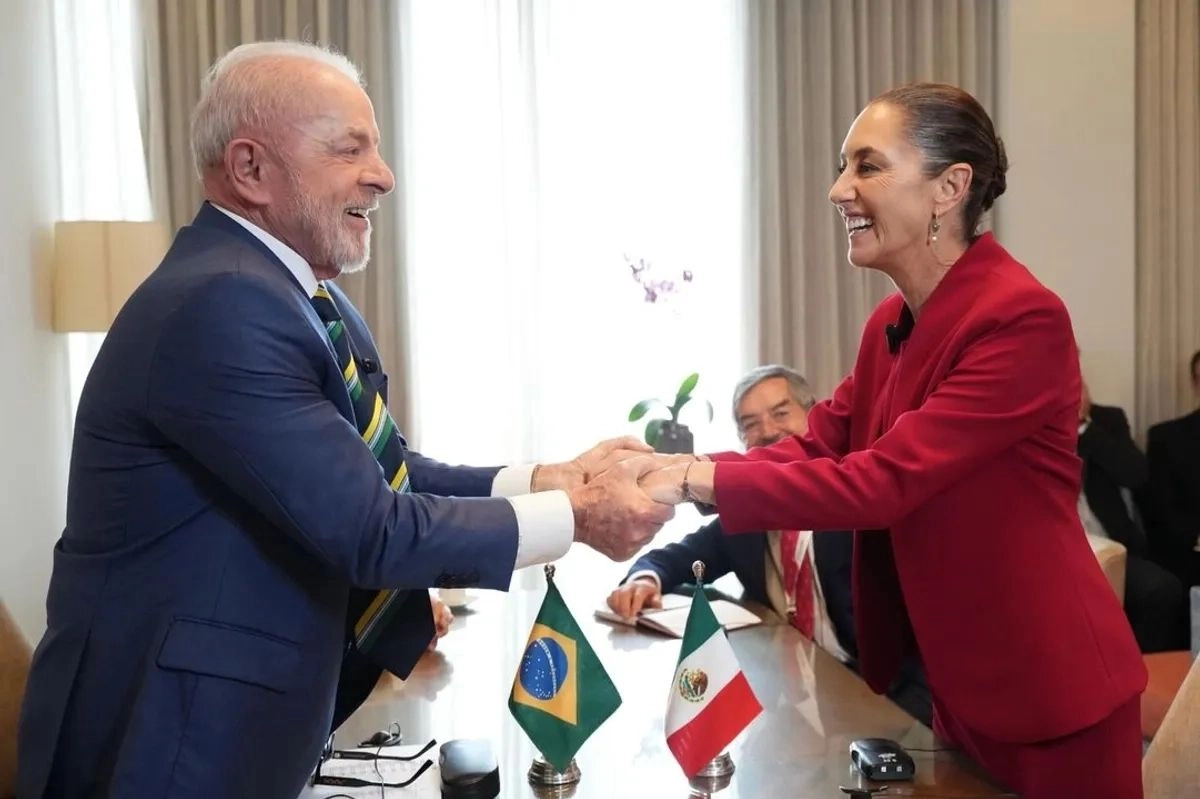 La presidenta Claudia Sheinbaum (der) durante una reunión con el mandatario brasileño, Luiz Inácio Lula da Silva (izq), en imagen de archivo. Foto 
