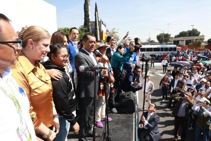 El presidente de la Cámara de Diputados, Sergio Gutiérrez Luna (c,izq) durante un encuentro con integrantes del FNSEMS. Foto tomada de la cuenta de X @Marilyn_Balle
