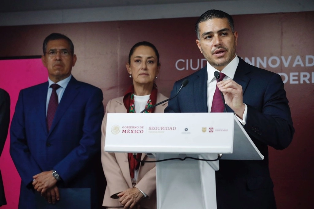 El titular de Seguridad Ciudadana de la Ciudad de México, Omar García Harfuch, durante la conferencia de prensa al término de la primera Reunión Regional de la Zona Centro 2023 de la Conferencia Nacional de Secretarias y Secretarios de Seguridad Pública, en instalaciones de la dependencia, el 11 de abril de 2023. Foto Cristina Rodríguez