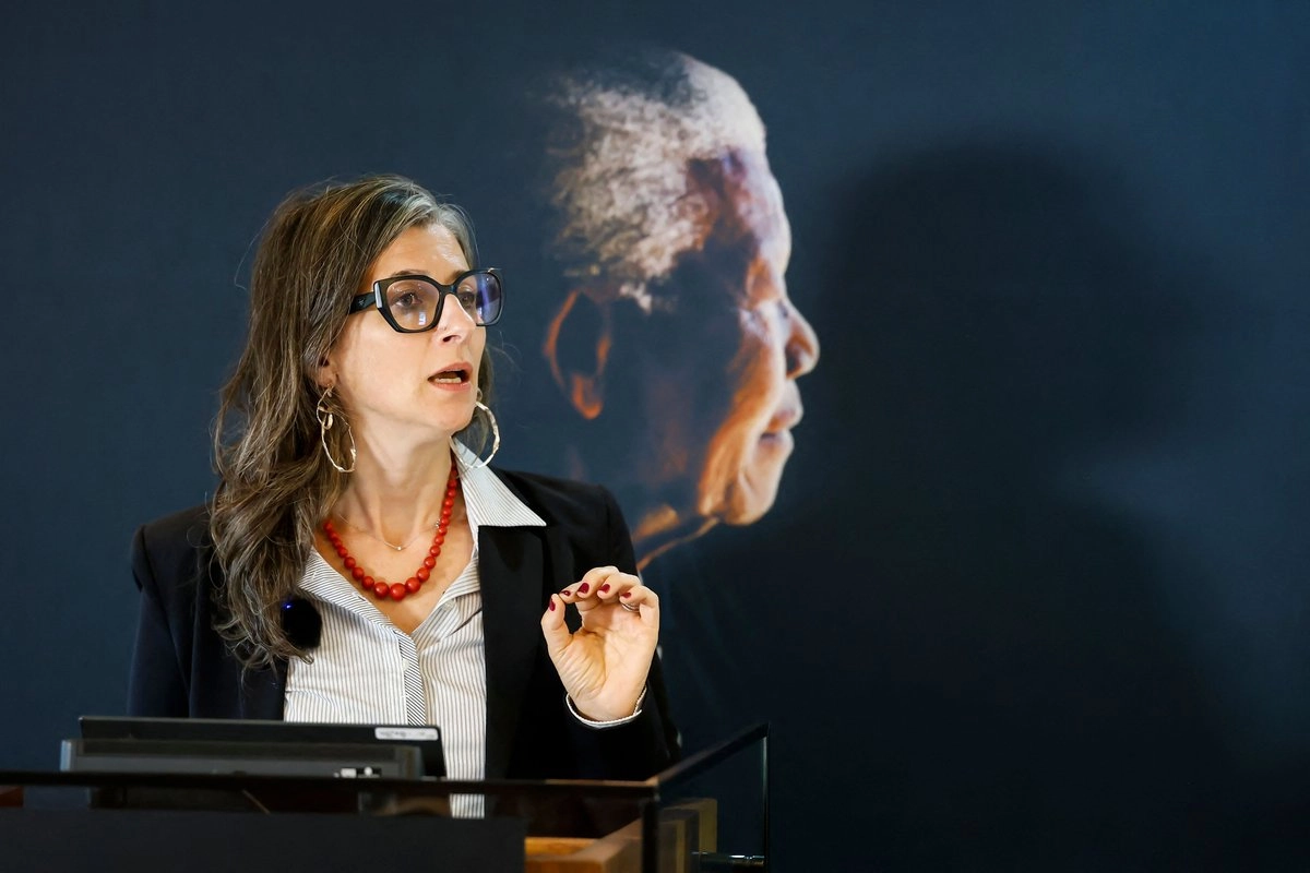 Francesca Albanese, relatora de la ONU para los Territorios Palestinos ocupados, durante una conferencia de prensa en la Fundación Nelson Mandela en Johannesburgo, Sudáfrica, el 22 de octubre de 2025. Foto 