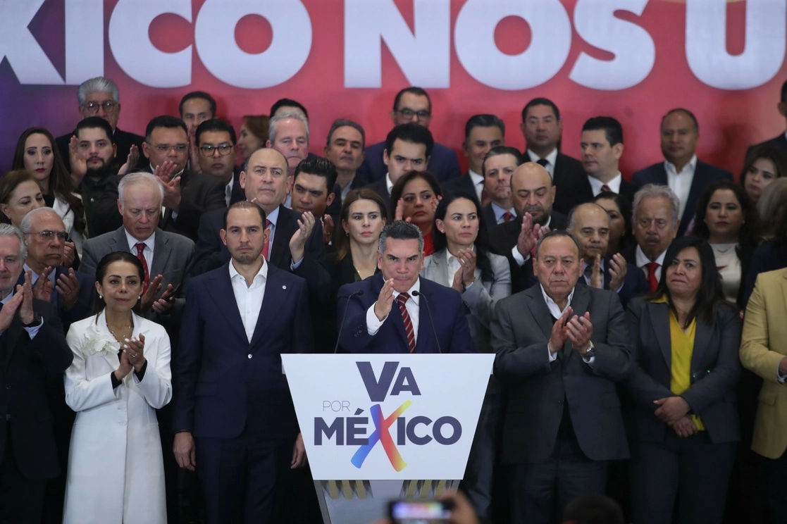 La alianza informó que los procesos para el Edomex y Coahuila serán conducidos por el PRI, mientras el PAN se encargará de la selección de los aspirantes a la Presidencia y al Gobierno de la CDMX. Foto Marco Peláez