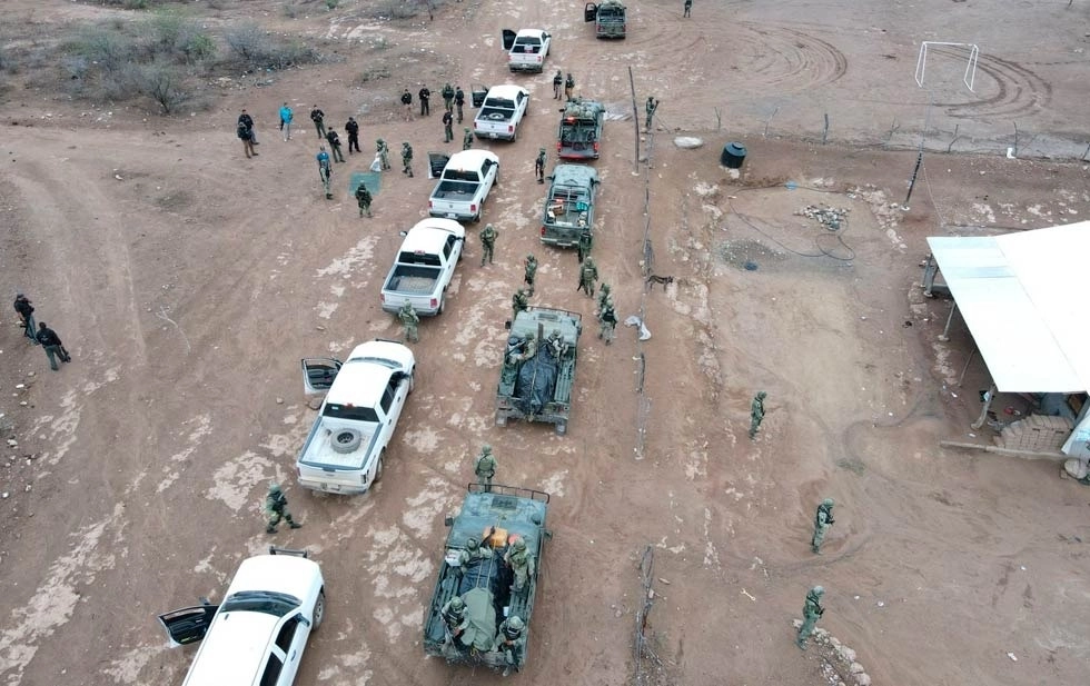 Elementos del Ejército Mexicano y de la Fiscalía de Chihuahua en la zona sur realizaron una operación el pasado 19 de junio en el municipio serrano de Guadalupe y Calvo, luego del desplazamiento forzado de familias por agresiones del crimen organizado. Foto cortesía de la Fiscalía General del Estado 