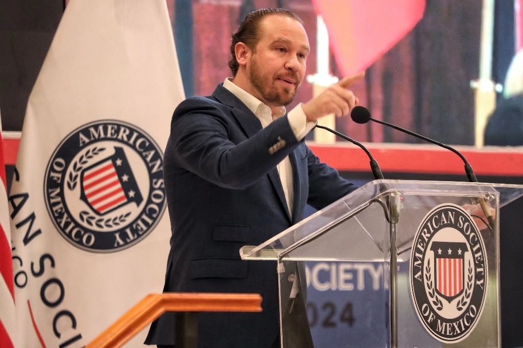 Santiago Taboada candidato a la jefatura de gobierno por el Frente, da su discurso, durante la Reunión de la American Society, que se llevo acabo en la Hacienda de los Morales, el 21 de Febrero del 2024. Foto Marco Peláez 