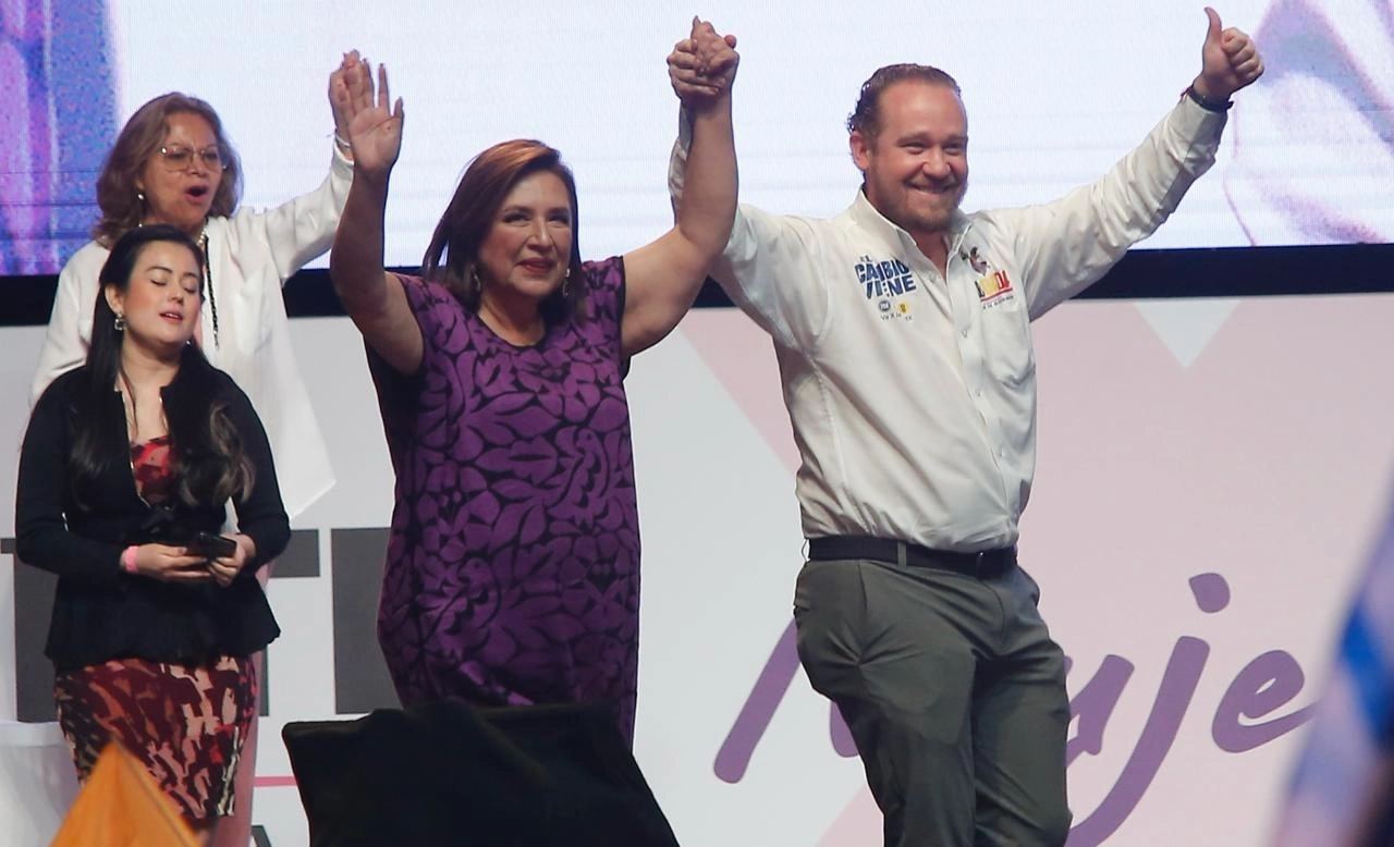 La candidata presidencial Xóchitl Gálvez sostuvo un encuentro con mujeres en el foro Pepsi Center, en la Ciudad de México. Estuvo acompañada del candidato de la coalición Fuerza y Corazón por México a la Jefatura de Gobierno de la Ciudad de México, Santiago Taboada, el 10 de marzo de 2024. Foto María Luisa Severiano