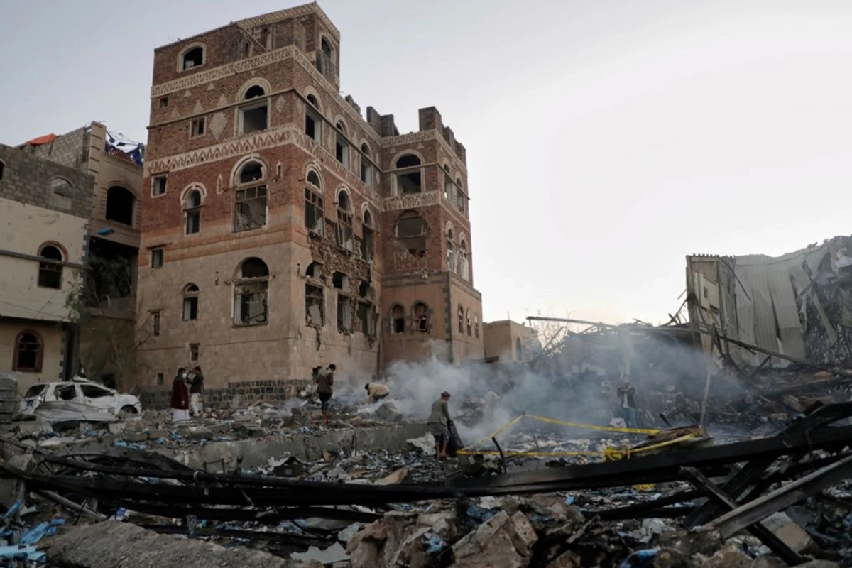 Edificio destruido por un ataque en Sana, Yemen.