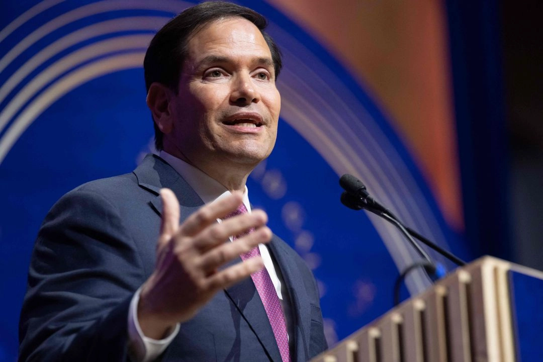 El secretario de Estado de EE. UU., Marco Rubio, habla durante la Gala del Quinto Aniversario de American Compass en el Museo Nacional de la Construcción en Washington, DC. Foto