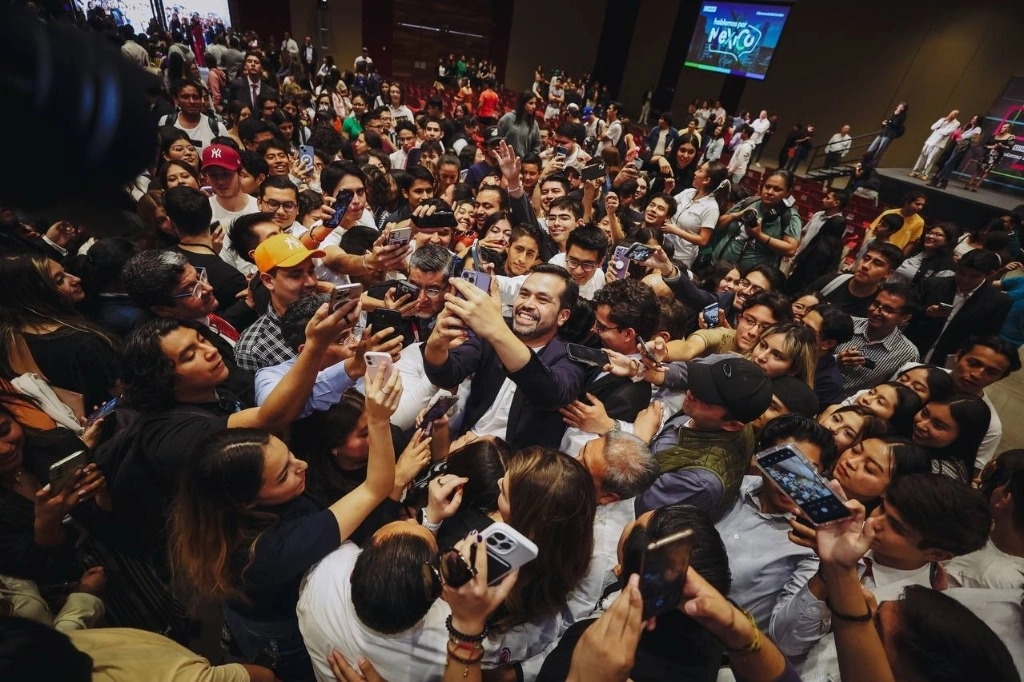 Al respecto, Fernando Morales Martínez, abanderado del partido naranja a la gubernatura de Puebla, acotó que los contendientes huachicoleros están en la alianza PAN-PRI-PRD-PSI. Foto @AlvarezMaynez