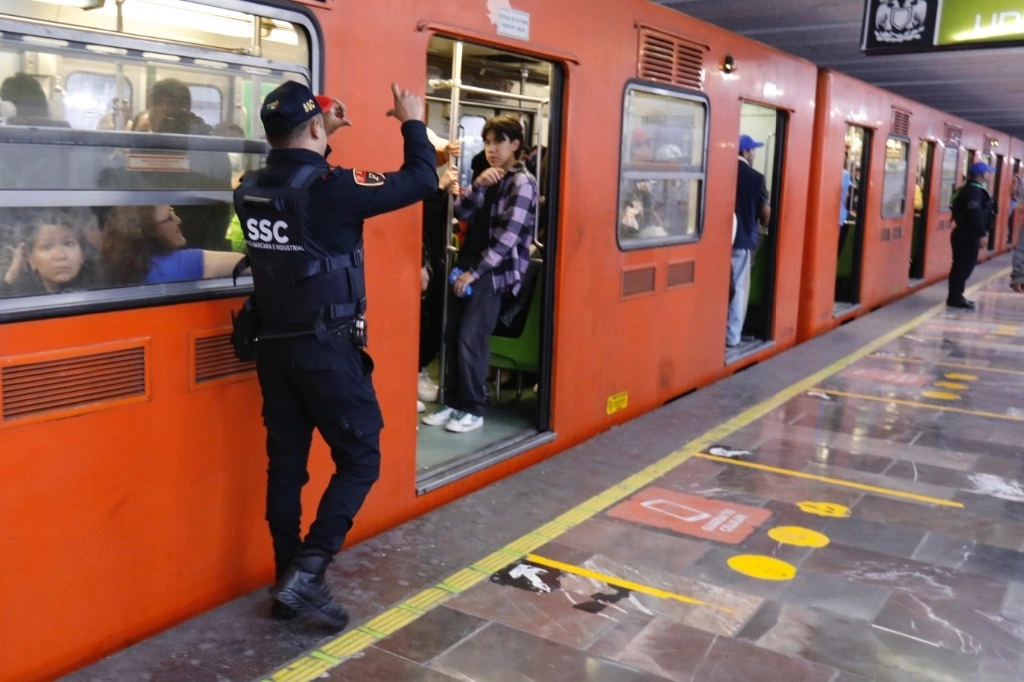 Acusan al encargado de la Gerencia de Seguridad Institucional del sindicato del Metro de usar un régimen policial co sus subordinados. Foto Germán Canseco / Archivo