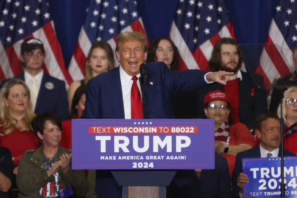 Trump prometió poner fin al "saqueo, la violación, la matanza y la destrucción" con una deportación masiva de migrantes en situación irregular. Foto Afp.