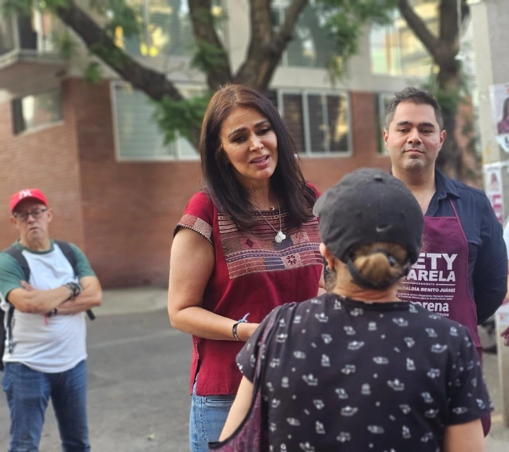 La candidata de la coalición Seguimos Haciendo  Historia a la Alcaldía de Benito Juárez, Lety Varela, denunció que su contrincante panista ha “comprado al menos cinco mil credenciales de elector”. Foto Laura Gómez Flores