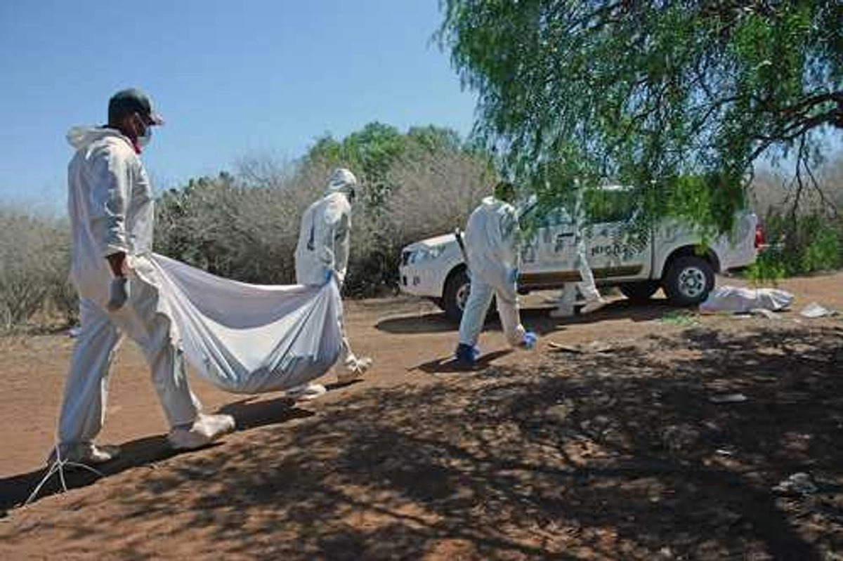 Peritos forenses de la Procuraduría General de Justicia de Zacatecas en imagen de archivo. Foto