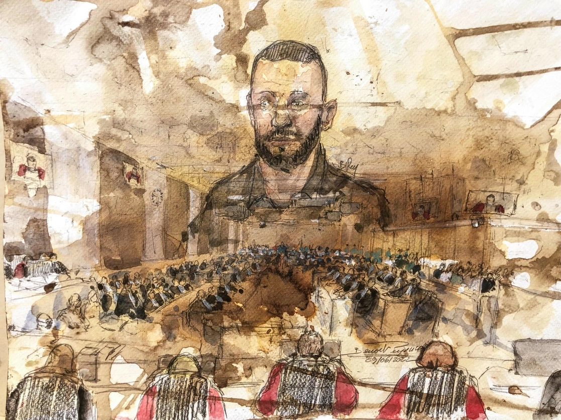 Dibujo que recrea el juicio contra los involucrados en los atentados terroristas de París en 2015. Foto Afp