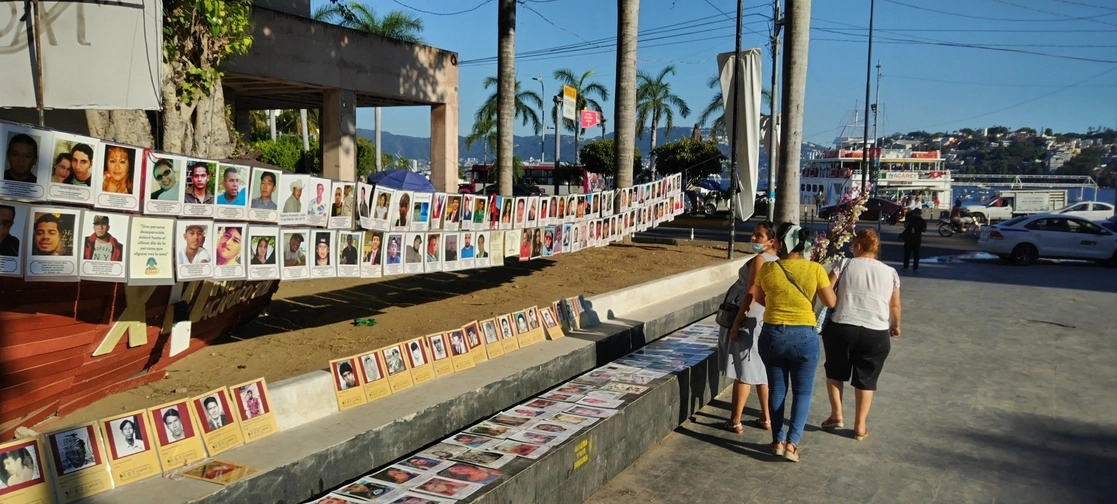 Mural por los desaparecidos en Acapulco, Guerrero. Foto Héctor Briseño