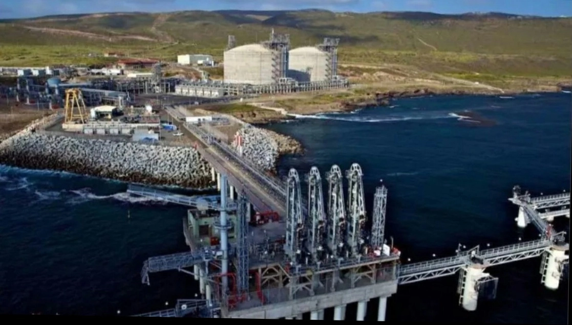 Planta regasificadora de la estadunidense Sempra Energy, la cual opera en Baja California. Foto tomada del sitio de https://www.sempra.com/es / Archivo