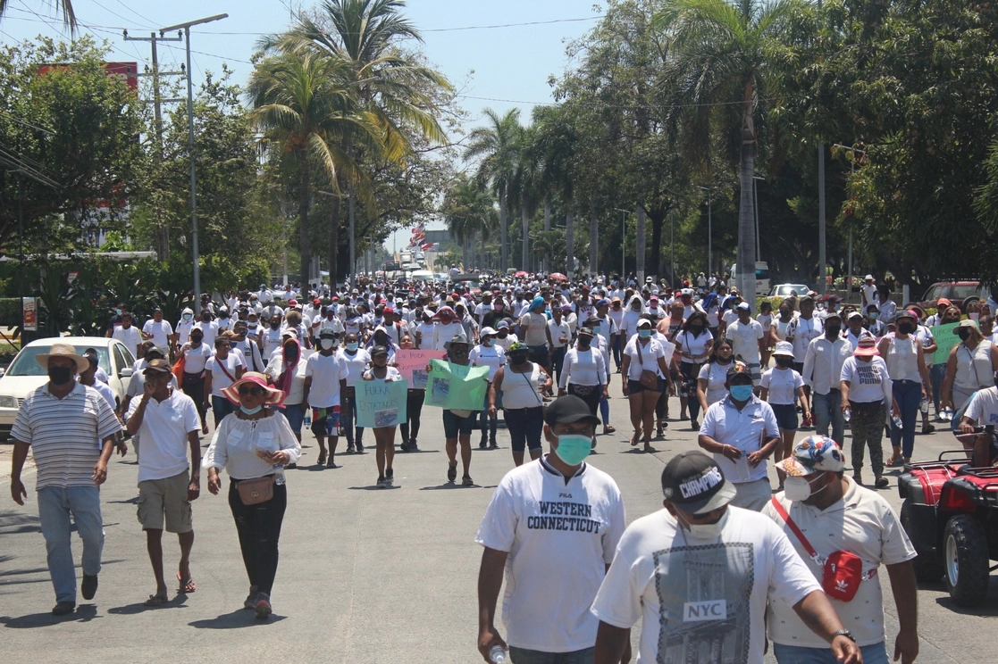 Marcha de habitantes de al menos siete colonias de la zona Diamante de Acapulco, el 28 de marzo de 2022. Foto Héctor Briseño