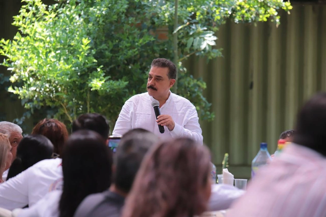 Carlos Lomelí Bolaños, líder de regidores de Morena en el ayuntamiento de Guadalajara. Foto tomada del sitio de https://www.facebook.com/DrCarlosLomeli / Archivo