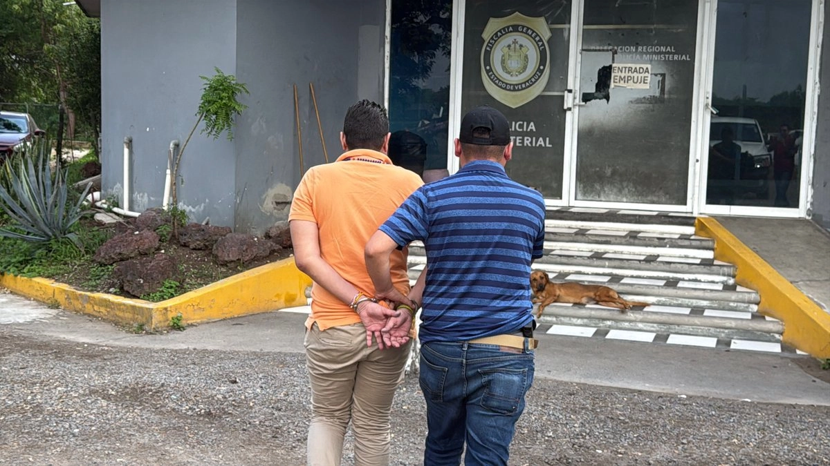 El ex dirigente del PRD fue detenido el pasado 10 de octubre por personal de la FGE luego de que una mujer diera a conocer cómo el político la amenazó a ella y a otros vecinos con un arma de fuego. Foto
