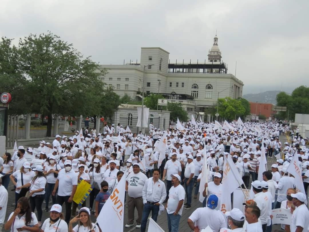 En imagen de archivo, desfile de profesores de la sección 50 del SNTE. Foto tomada de la cuenta de Twitter @Seccion50SNTE
