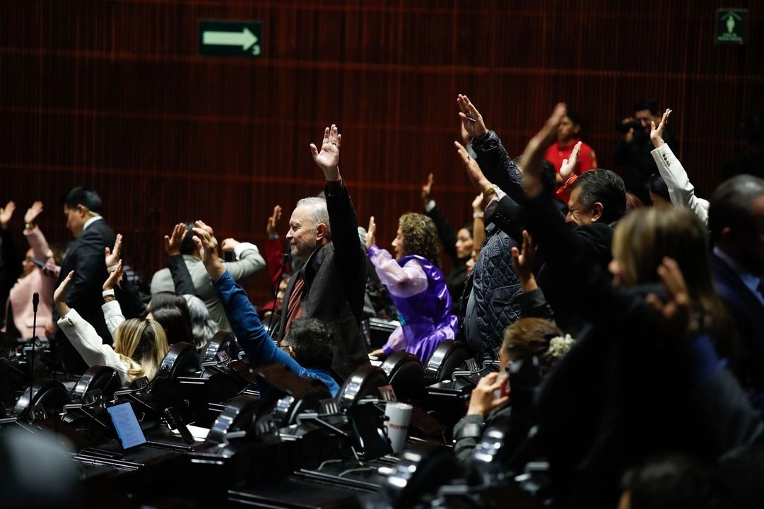 Diputados durante la sesión en la que se vota la Ley de Seguridad Pública, en la Ciudad de México, el 25 de junio de 2025. 