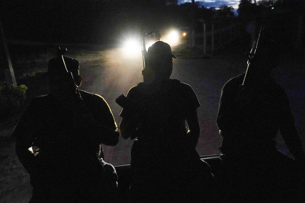 La comunidad nahua de Ostula, municipio de Aquila, denunció que desde el 1 de julio este pueblo está siendo atacado de forma violenta con explosivos por presuntos integrantes del ‘cártel Jalisco Nueva Generación’. Foto Juan José Estrada Serafín / Cuartoscuro / La Jornada / Archivo