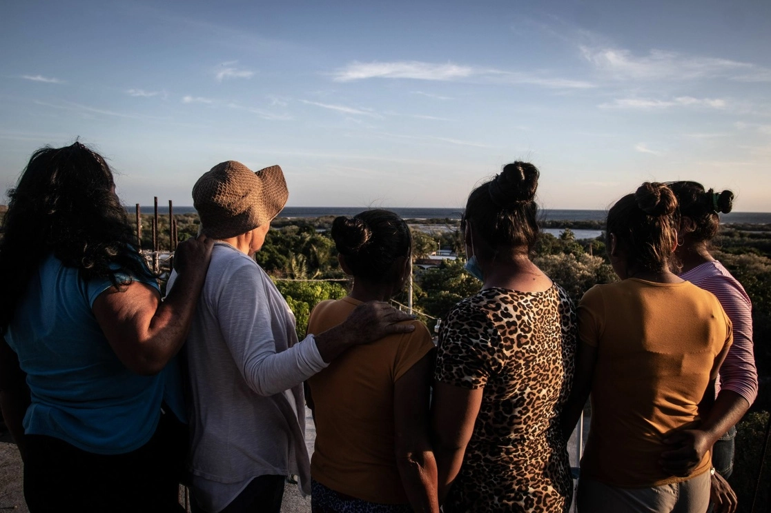 Grupo de mujeres que denunciaron que no les permiten acceder a cargos públicos en su comunidad. Foto Cuartoscuro/ archivo
