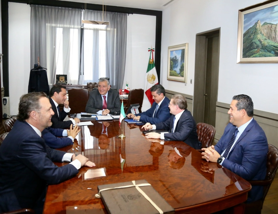 El secretario de Gobernación, Adán Augusto López, se reunió con gobernadores del Partido Acción Nacional, el 2 de marzo de 2022. Foto tomada del Twitter de @SEGOB_mx