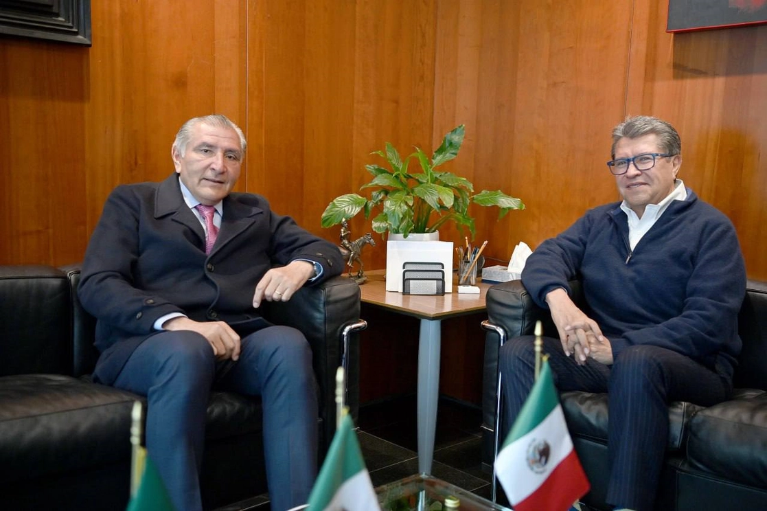El titular de Gobernación, Adán Augusto López y el presidente de la Jucopo del Senado, Ricardo Monreal, el 13 de febrero de 2023. Foto tomada del Twitter @RicardoMonrealA