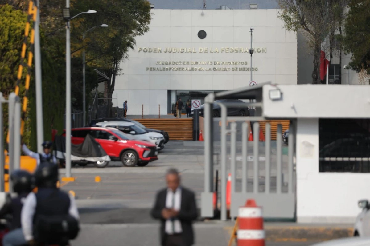 Aspectos del exterior de los juzgados de distrito de procesos penales federales en la Ciudad de México, ubicado en el Reclusorio Norte, el 21 de noviembre de 2025. Foto
