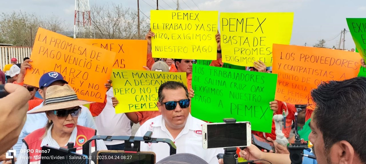 Destacó que la movilización de ayer fue la quinta manifestación que se ha realizado para reclamar los pagos, y apuntó que se ha dialogado en repetidas veces con funcionarios de la petrolera, quienes se comprometieron a que los adeudos comenzarían a solventarse a partir de febrero, pero el mes de abril está por terminar y no se han saldado. Foto 