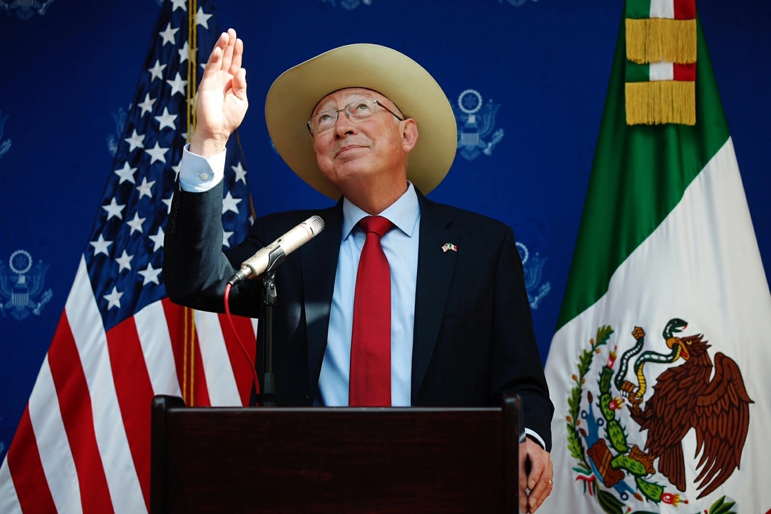 El embajador de Estados Unidos en México, Ken Salazar, durante una conferencia de prensa, en días pasados. Foto Cristina Rodríguez