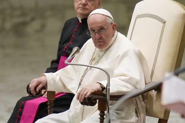 El papa Francisco expresó el miércoles "su vergüenza" tras la publicación de un detallado y demoledor informe sobre los abusos sexuales contra niños en el seno de la Iglesia francesa durante décadas. Foto Ap