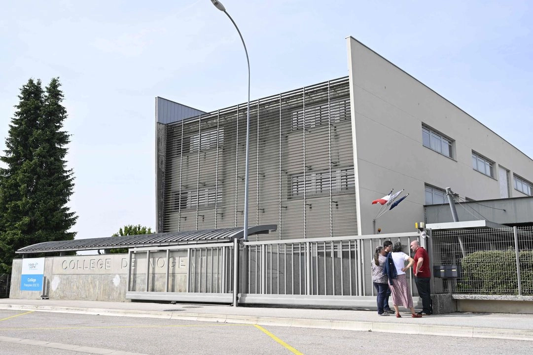 La escuela secundaria Francoise Dolto, donde una auxiliar de cátedra de 31 años fue apuñalada con un cuchillo por un alumno de 14 años durante un registro de bolsos en Nogent, este de Francia, el 10 de junio de 2025.