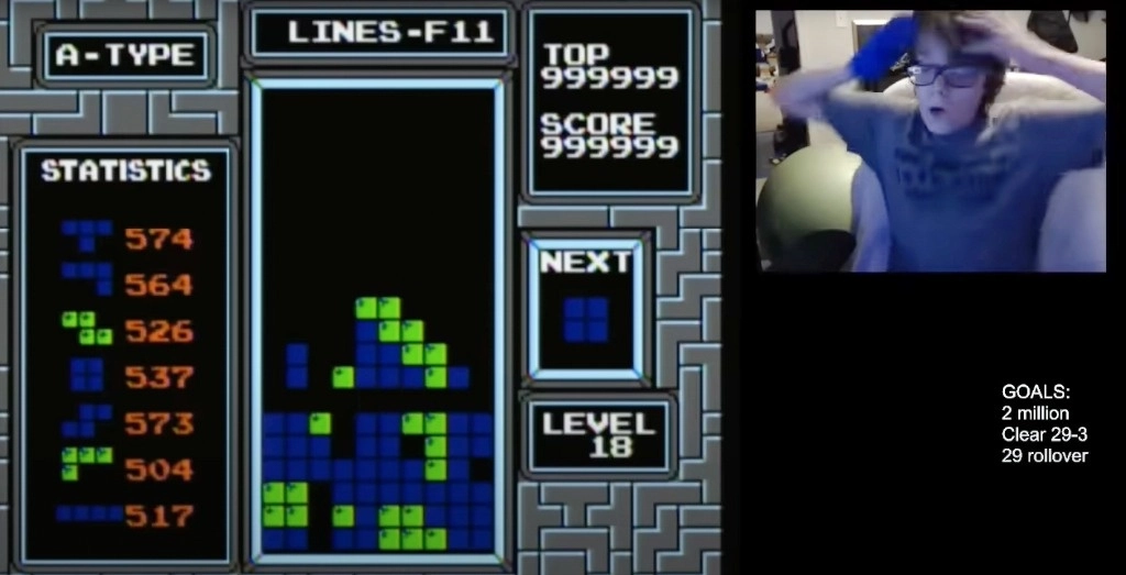 Instantes en que Willis Gibson queda asombrado al darse cuenta de que ha ganado al Tetris, el 4 de enero de 2024. Foto Ap