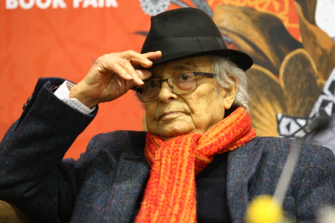El ensayista Adonis afirmó que es más inteligente un campesino que trabaja en su tierra que la tecnología bélica más avanzada. Foto Arturo Campos Cedillo
